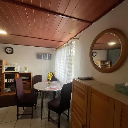 Peaceful Close To Downtown Semesterbostad *